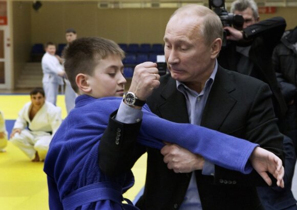 Vladimiras Putinas vaikams demonstravo dziudo pratimus