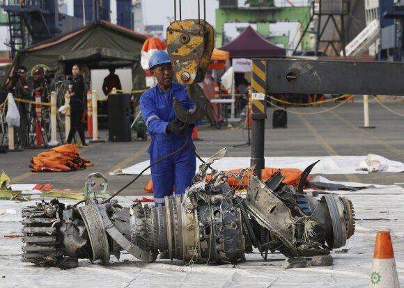 The crashes of two new Boeing 737 MAX aircraft, which killed 346 people, were due to the lack of additional angle sensors that are duplicated.