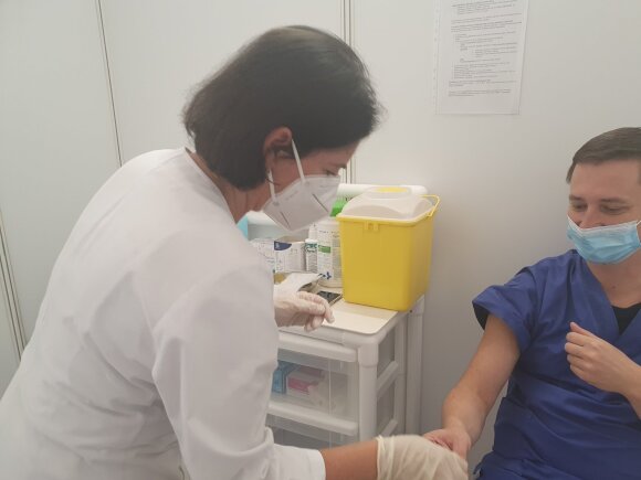 Vaccination of doctors in Santara clinics