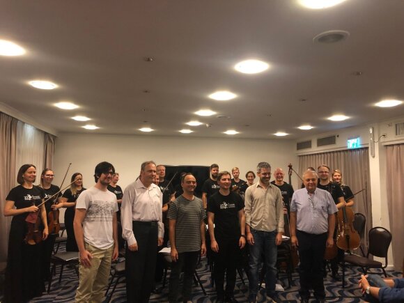 Šv. Kristoforo kamerinis orkestras rengia koncertą viešbutyje - Lietuvos ambasados Izraelyje nuotr.