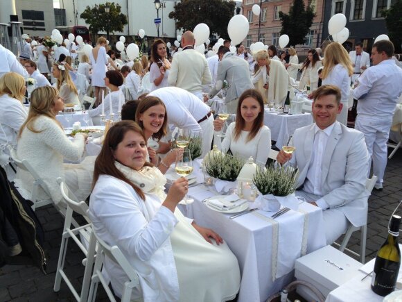   The most loyal participants of the White Dinner in Vilnius are already preparing a white picnic 
