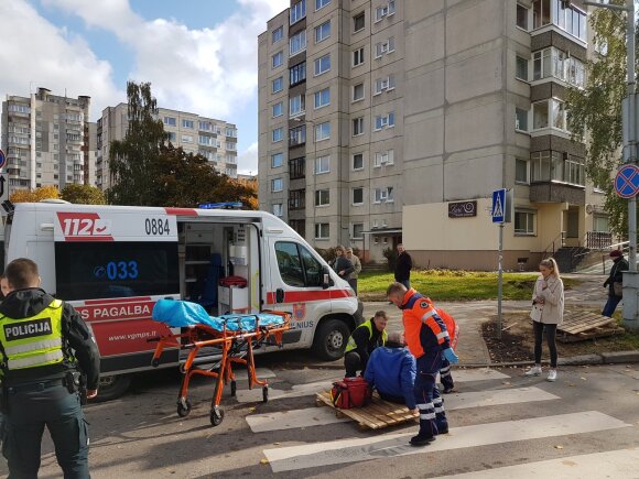 Vilniuje, pėsčiųjų perėjoje, sunkvežimis partrenkė senjorą