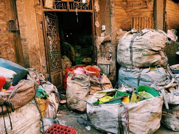 The other side of Egypt that is not seen by tourists: an extremely closed community that lives in garbage from birth