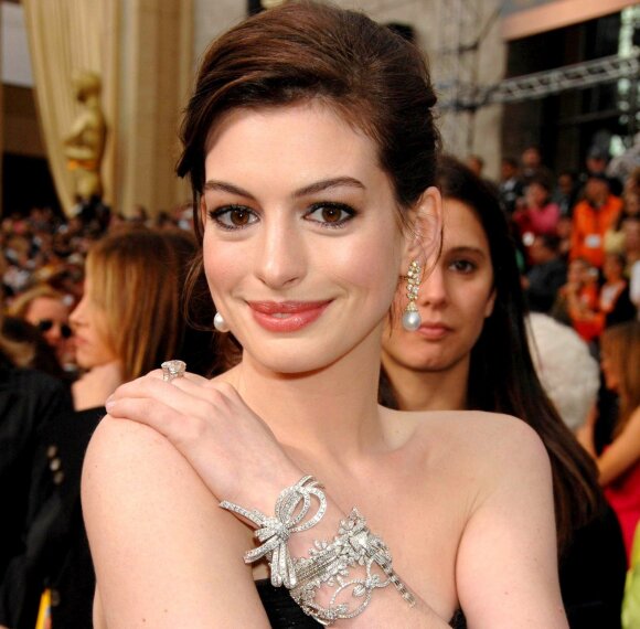 Miela išorė slepia tikrąją tiesą: kodėl Anne Hathaway tapo viena nekenčiamiausių Holivudo įžymybių?