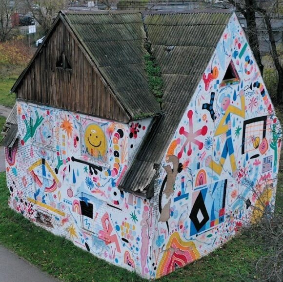 Klaipeda's buildings are decorated with impressive graffiti - have you seen them all?