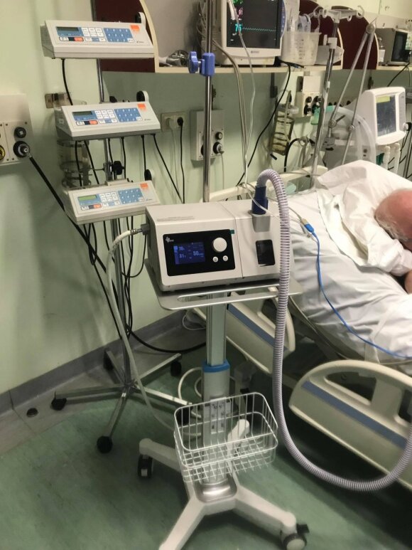 Christmas gift for Vilnius Hospital - Lithuanian donates COVID-19 medical equipment that saved lives