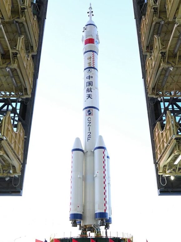 Kinijos kosminė rakteta CZ-2F. CNS nuotr.