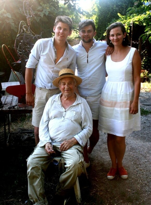 P. Gailius su svečiais iš Lietuvos jo sodyboje Aix en Provence