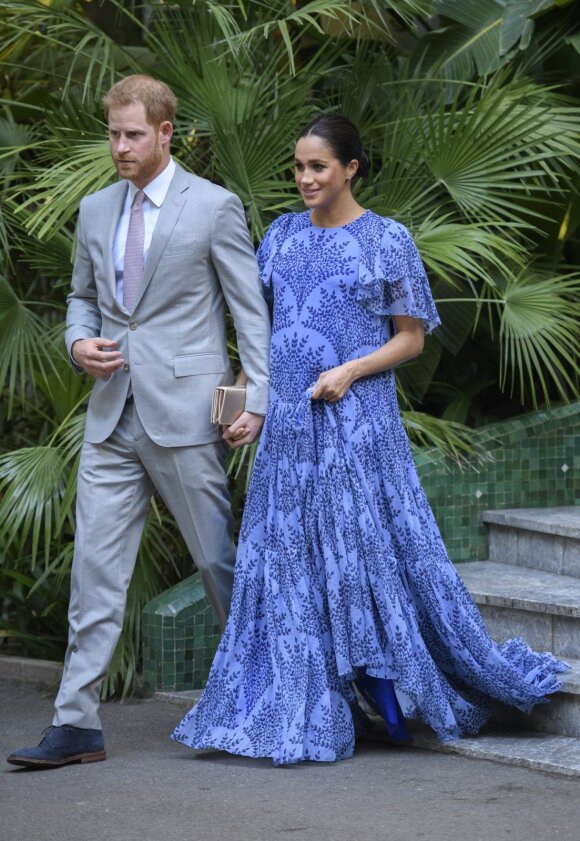 Su Maroko karaliumi Mohamedu VI ji susitiko vilkėdama mėlyną „Carolina Herrera“ suknelę