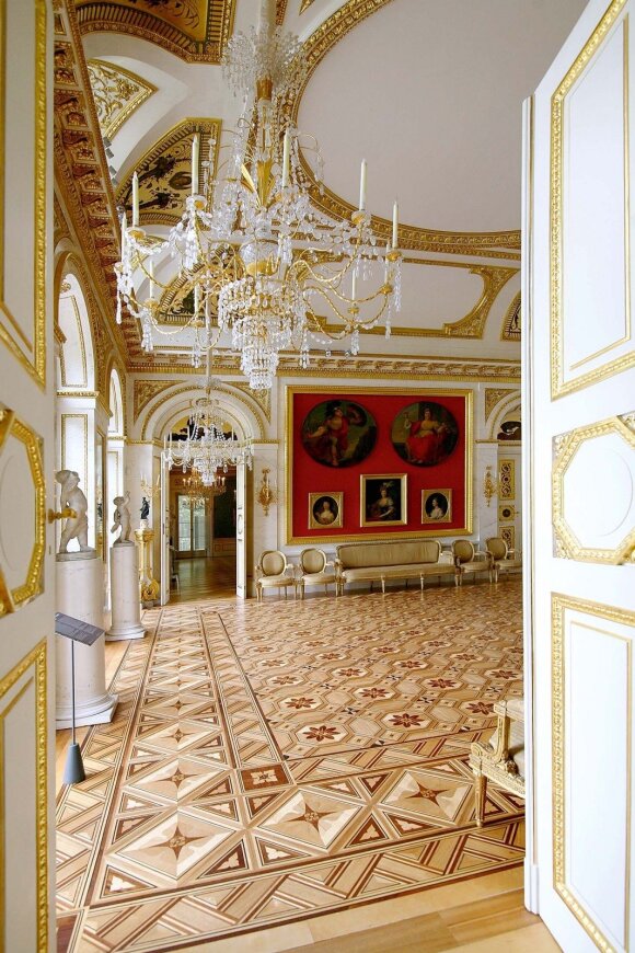 Stanislovas Augustas Poniatovskis Lazienkų maudynių paviljoną pavertė vienais gražiausių klasicizmo stiliaus rūmų