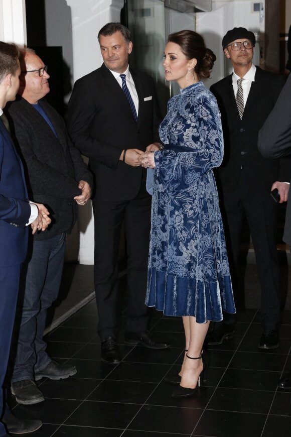 Dar kartą „Erdem“ suknelę K. Middleton apsivilko 2018 metais, kai laukdamasi princo Louis viešėjo Švedijoje