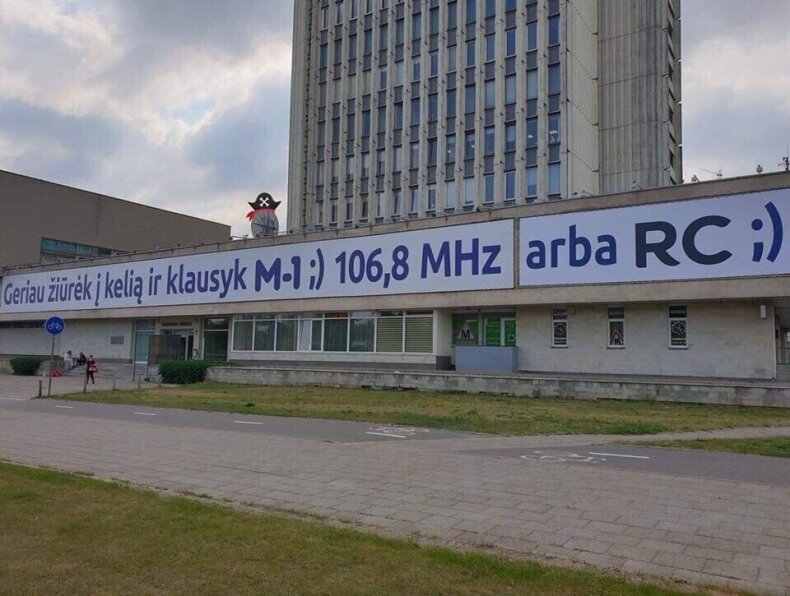 Kaip tarė, taip ir padarė: „M-1“ atnaujino reklamą ir pasijuokė iš „RC“