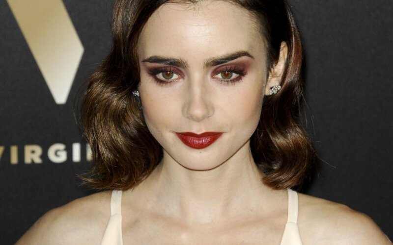 Lily Collins Issamiai Delfi Lt