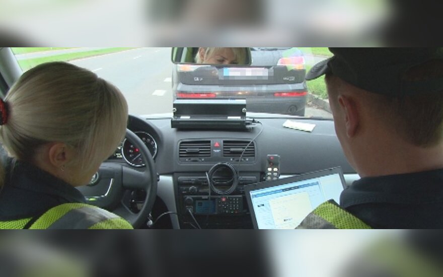 Policijos reidai: beveik 2 tūkst. vairuotojų patuštins pinigines dėl greičio viršijimo