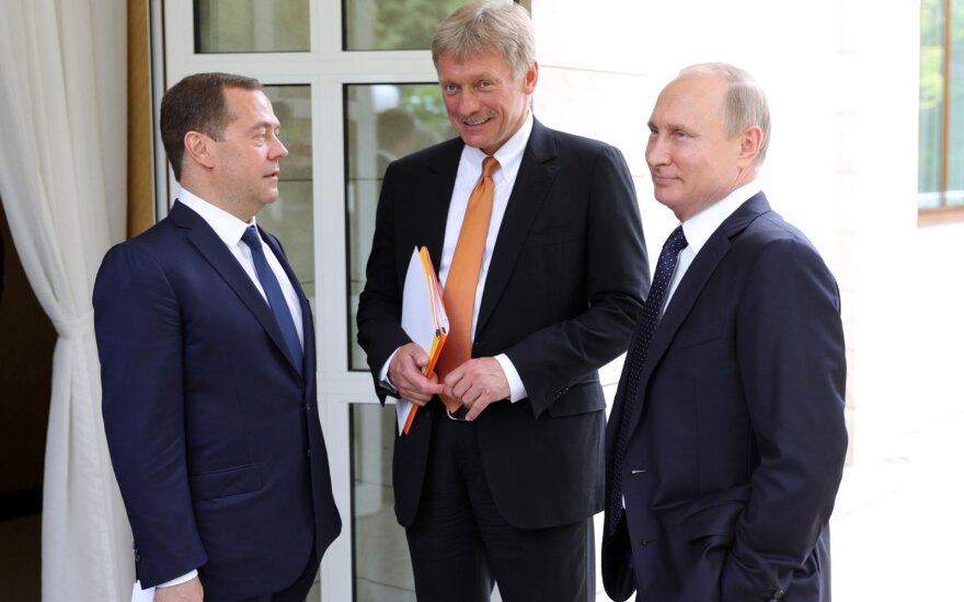 Dmitrijus Medvedevas, Dmitrijus Peskovas, Vladimiras Putinas