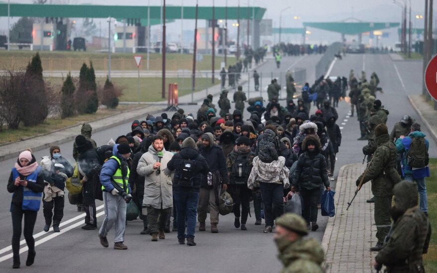 Border guards prevent 117 migrants from crossing in from Belarus