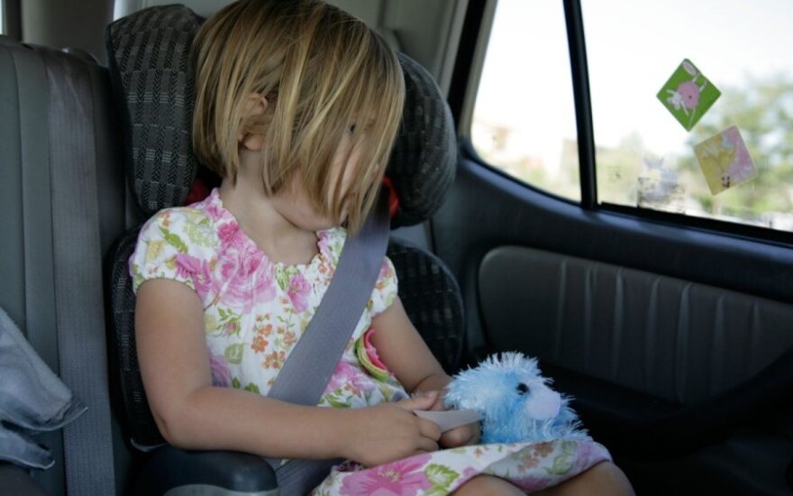 Koks tėvų elgesys už vairo labiausiai erzina vaikus