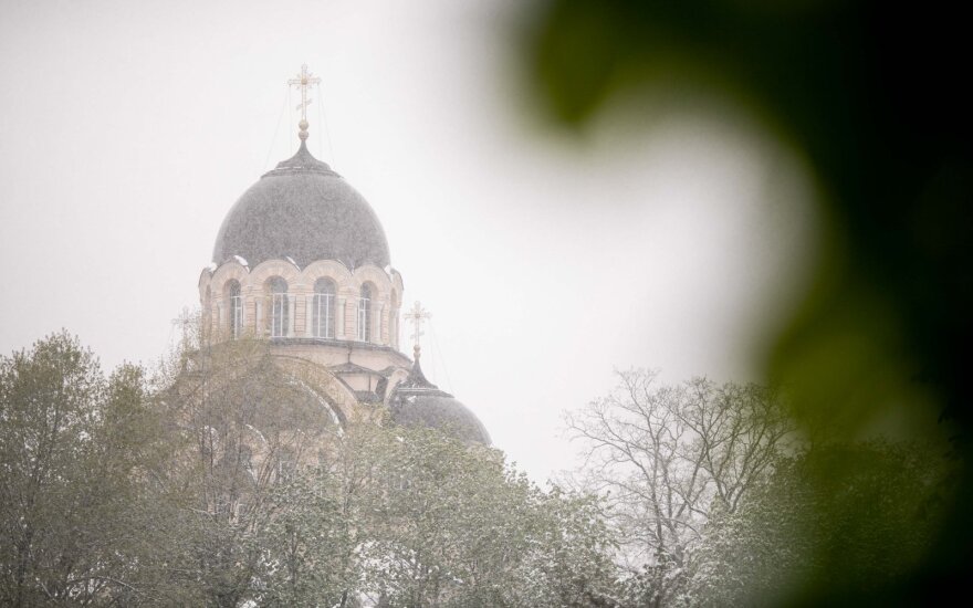 Į Lietuvą grįžta žiemiški orai: jau antrąją Velykų dieną kai kur lietus pradės maišytis su šlapdriba