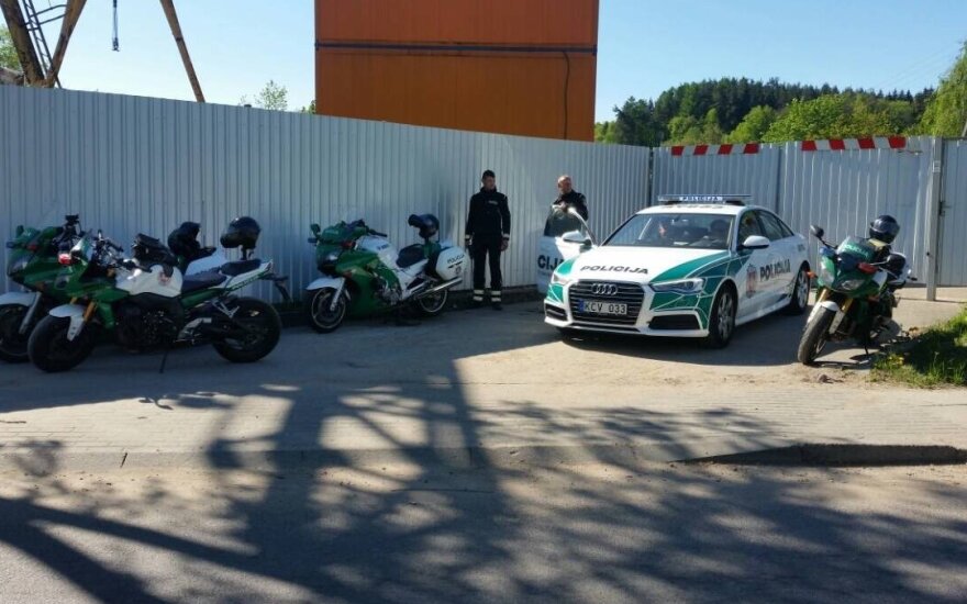 Kelių policijos pareigūnas: laukėme motociklininkų, o atskrido BMW