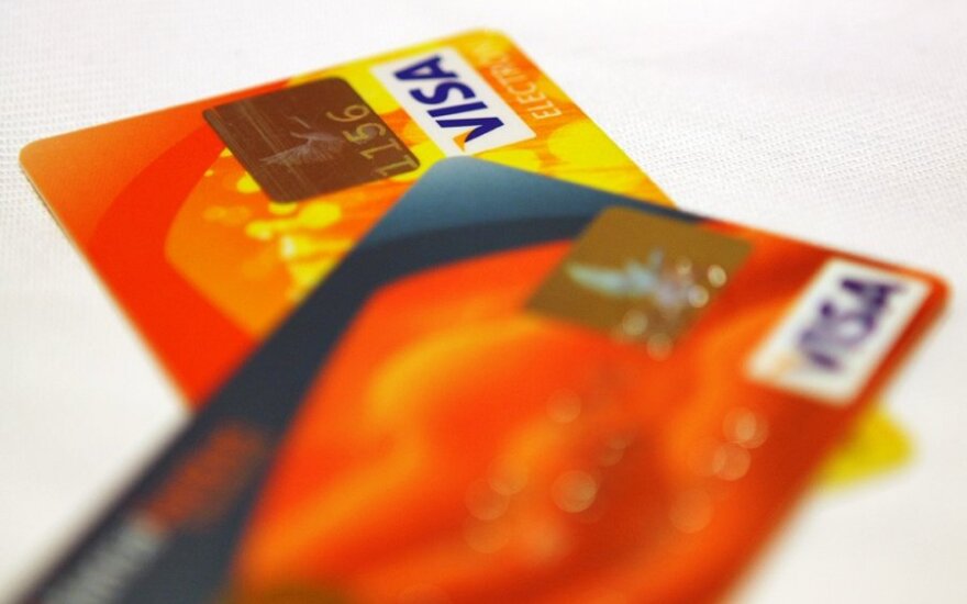 „Visa“ ir „MasterCard“ pardavinės klientų pirkinių istorijas