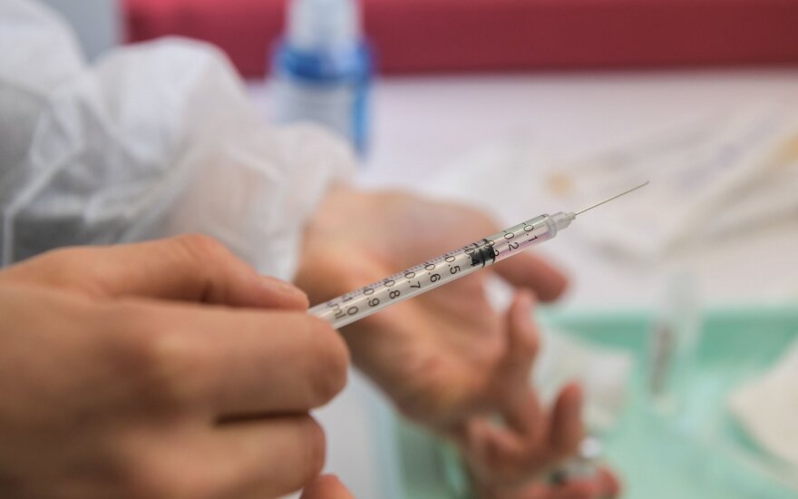 Žiniasklaida: Australijoje mirė „Pfizer“ vakcina paskiepyta moteris, ji sirgo plaučių liga