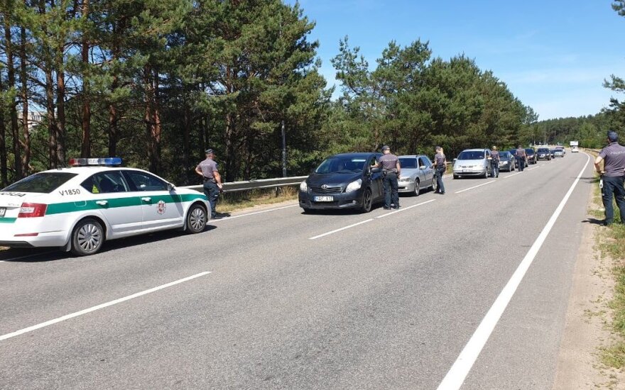 Dieninis reidas po Joninių nakties: pasak pareigūnų, sausra Lietuvoje, bet ne vairuotojų gerklėse