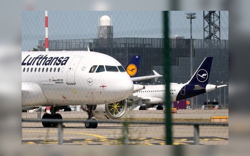 „Lufthansa“ ir dar trys oro linijos atšaukė įgulų nakvynes Kijeve: keičiasi skrydžių tvarkaraščiai