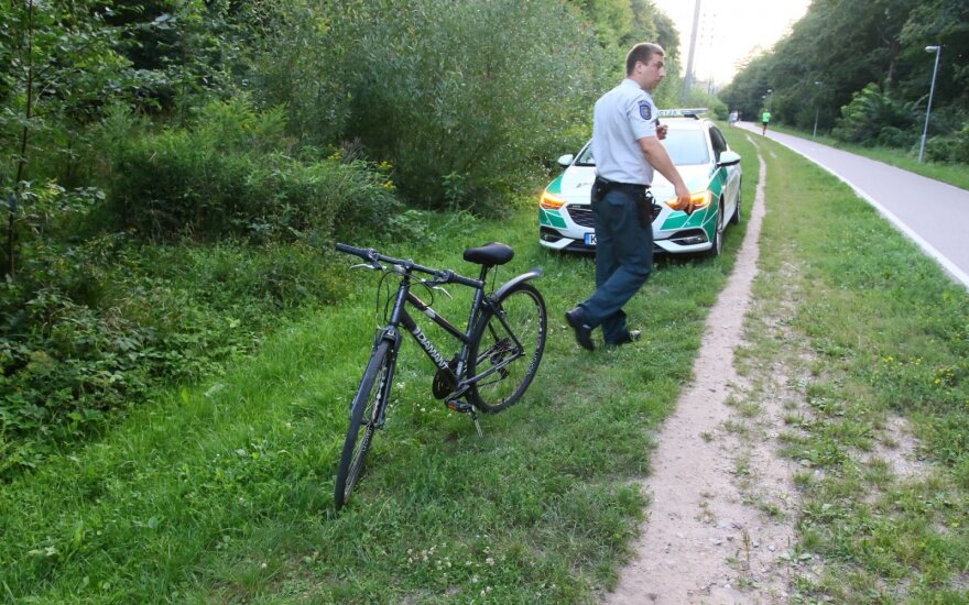 Vilniuje dviratininkė susidūrė su pėsčiąja – vieną merginą išvežė greitoji pagalba