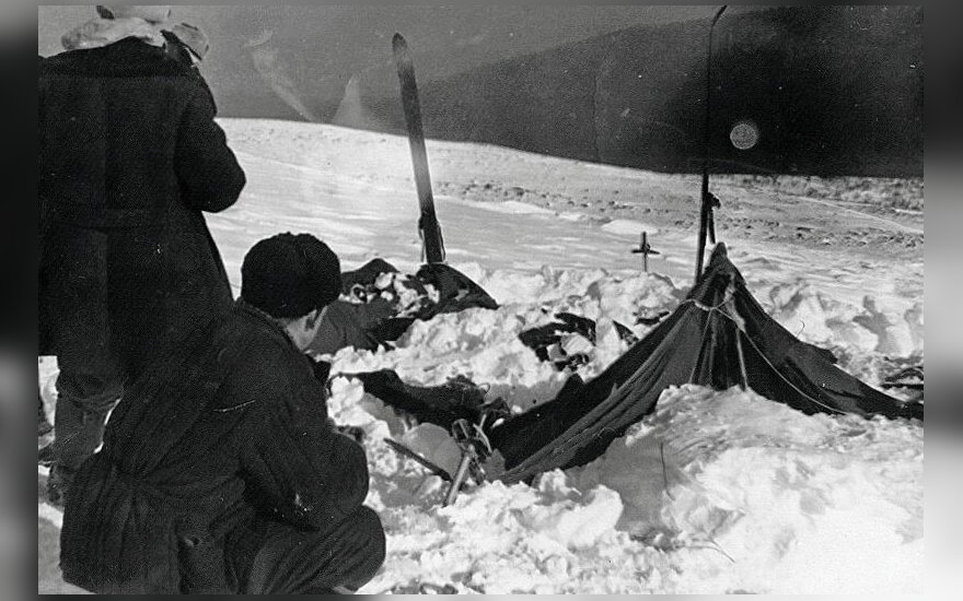Palapinių, kurias atrado 1959 m. vasario 26 d., vaizdas. Jos buvo suraižytos iš vidaus, o žmonės išbėgę basi ir be daiktų.