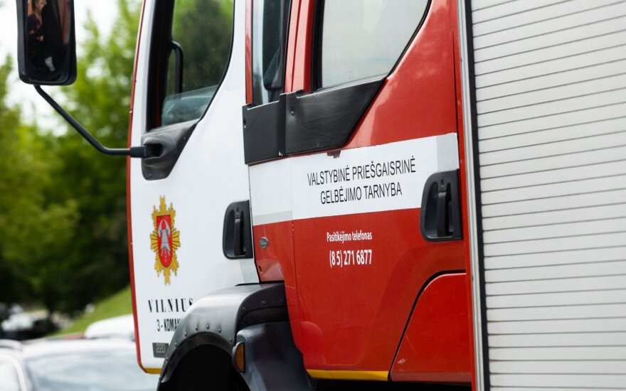 Dėl daugiabutyje Vilniuje užsidegusios orkaitės ugniagesiams teko evakuoti 45 gyventojus