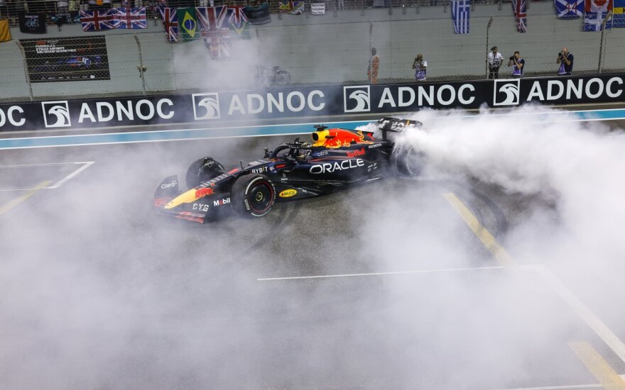 F-1 sezonas finišavo Verstappeno pergale ir Vettelio atsisveikinimu