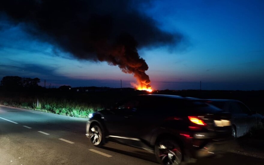 Klaipėdos rajone įsiplieskė gaisras, liepsnos buvo matomos už kelių kilometrų