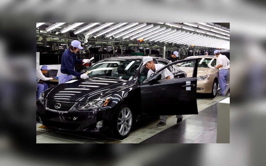 Japonijos automobilių gamyklos dirbs savaitgaliais, o ketvirtadieniais ir penktadieniais darbininkai ilsėsis