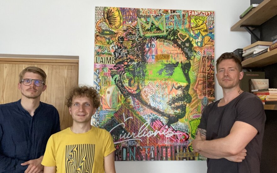 Du Lietuvos mokslininkai, genetikai Lukas Žemaitis ir Ignas Galminas, kartu su menininku Tadu Sokolovu sukūrė pirmą pasaulyje paveikslą panaudoję DNR inkrustavimą – „DNR paveikslas Nr. 1“. 