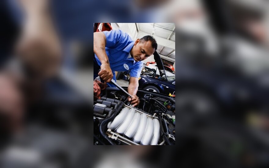 Už automobilių remontą britai moka vis daugiau