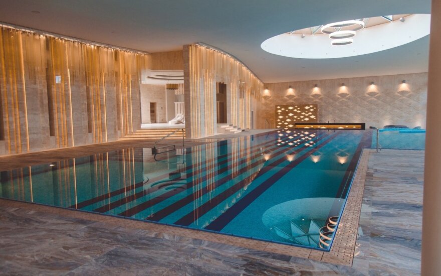 „Poolpro“ suprojektuotas ir įrengtas baseinas privačioje rezidencijoje Vokietijoje. „Poolpro“ nuotrauka.