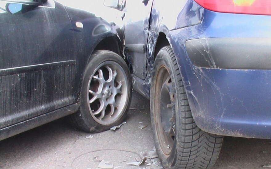 Avarijos Klaipėdoje: BMW - Audi, Peugeot - VW Golf