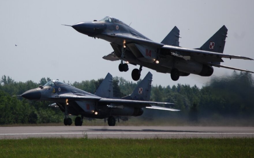 Lenkijoje sudužo naikintuvas MiG-29, pilotas katapultavosi