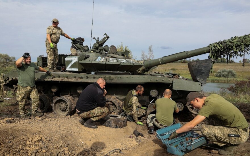 Į Charkivo sritį įžengę Ukrainos kariai susirinko rusų paliktas „dovanas“