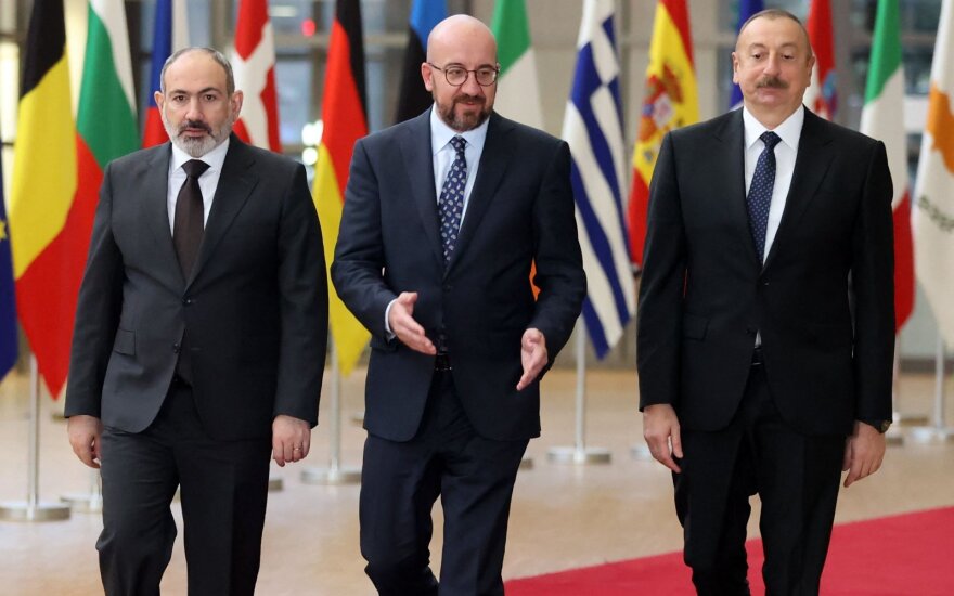  Armėnija ir Azerbaidžanas ruošiasi taikos deryboms
