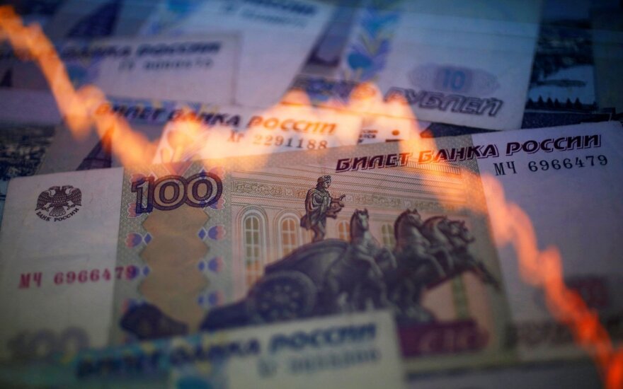 Ekspertai įvertino Rusijos valiutos „prisikėlimą“: už gražaus fasado yra ir rimta problema