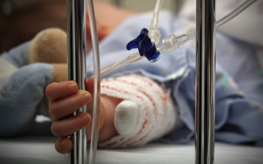 Į Kauno ligoninę paguldytas sužalotas kūdikis: pranešama, kad kraujas išsiliejo į smegenis