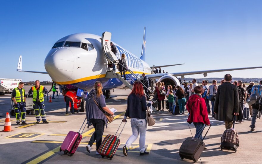 Aviakompanijos nebenori mokėti kompensacijų už vėluojančius ir atšauktus skrydžius: keleivių lauktų sunkūs laikai