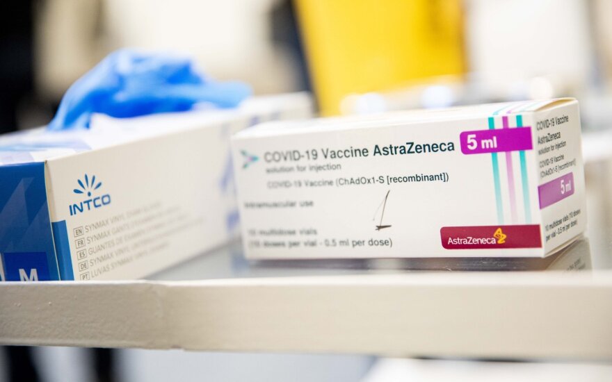 „AstraZeneca“ vėl praneša apie vakcinos tiekimo problemas