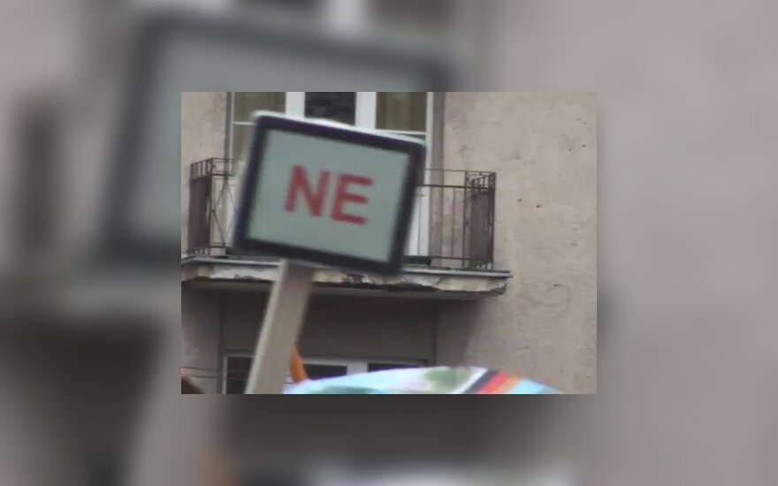 Lietuvis vietoj plakato į mitingą atsinešė „iPad“ kompiuterį