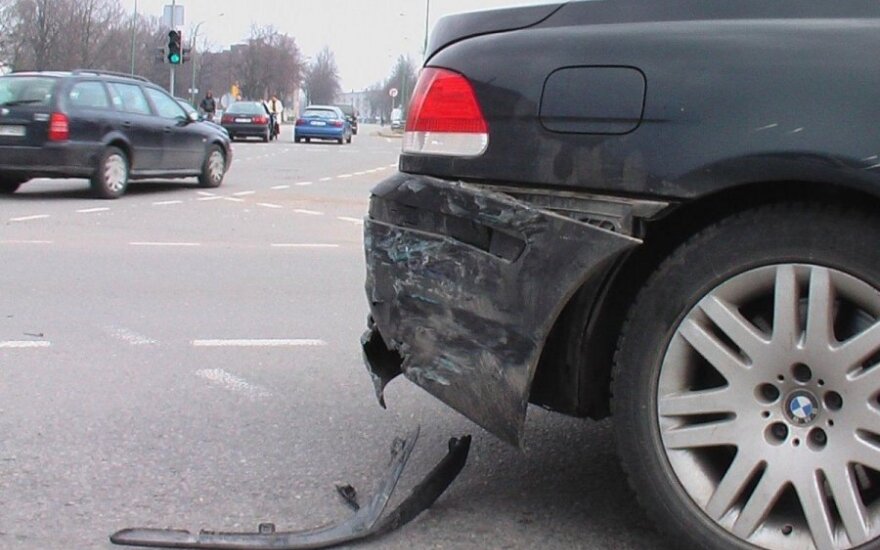 Avarijos Klaipėdoje: BMW - Audi, Peugeot - VW Golf