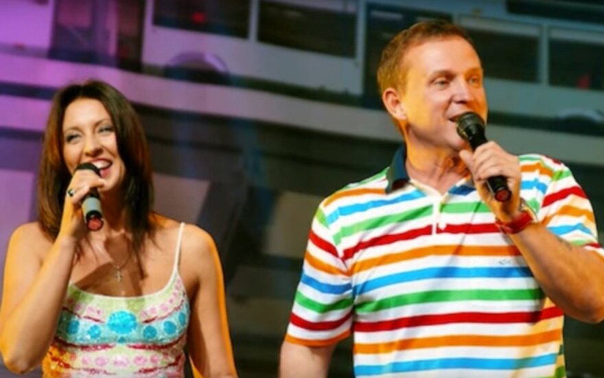 Солисты группы "Дюна" Виктор Рыбин и Наталья Сенчукова