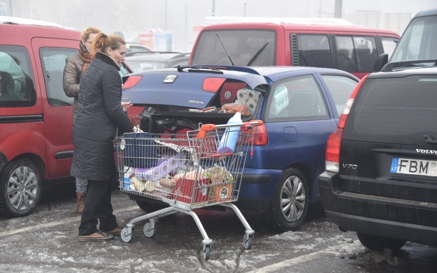Alkoholio prekybos sugriežtinimai keičia parduotuvių darbo laiką