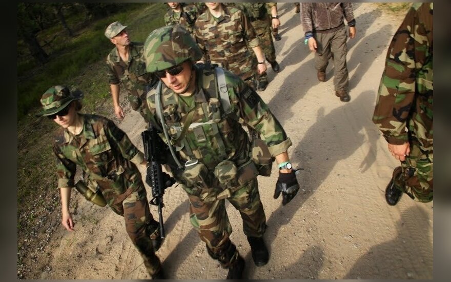 Lithuanian paramilitary volunteers may be allowed to keep weapons at home