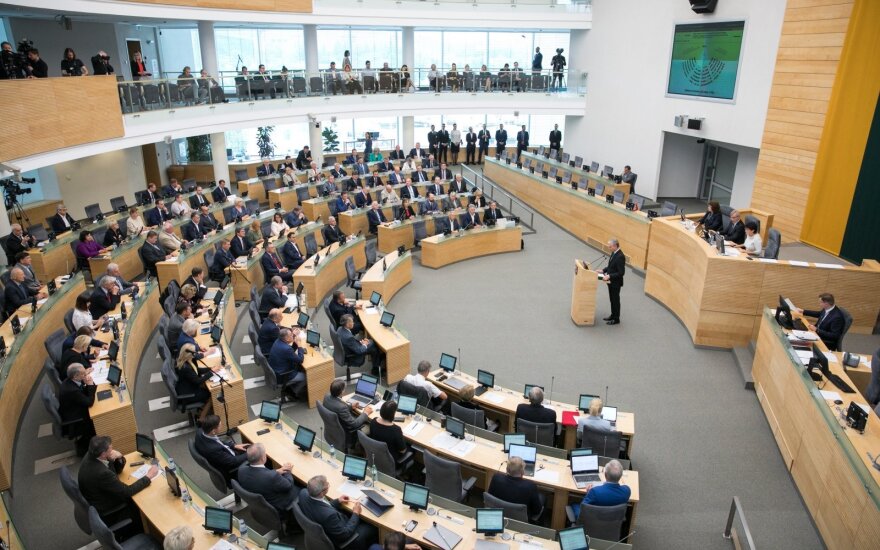 Seimo nariai siūlo pusę savivaldybių tarybų narių rinkti vienmandatėse apygardose